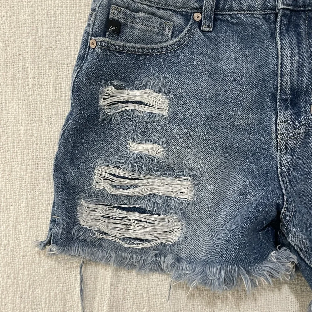 KanCan mid rise distressed raw hem denim‎ Jean shorts Size Medium Vacation Boho